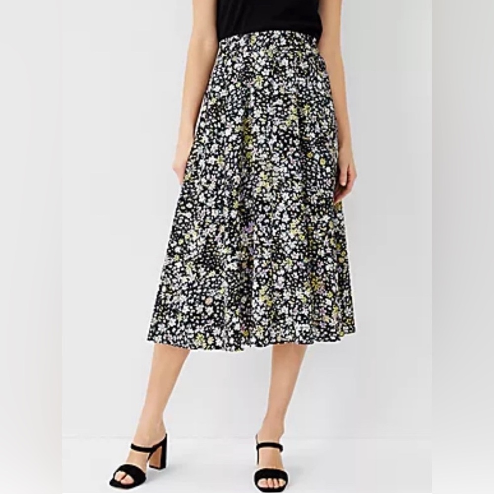 Floral Pull On Midi Pocket Skirt In Black